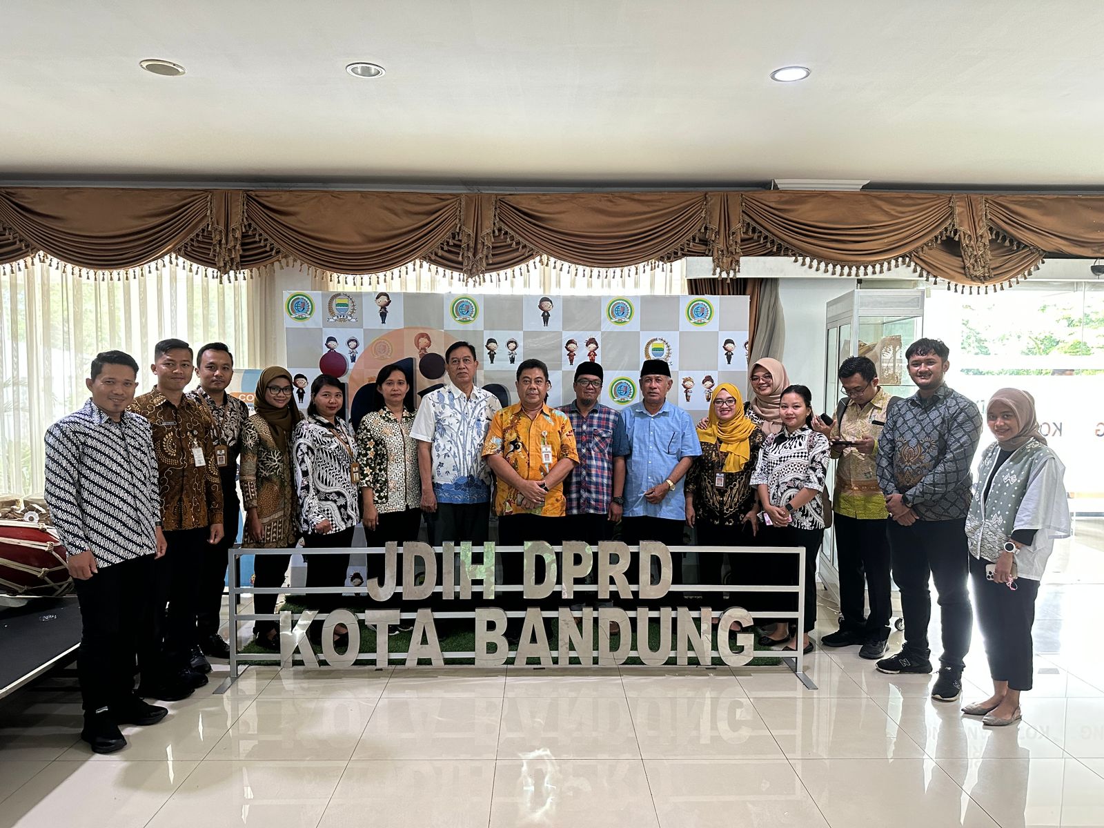 Studi banding JDIH ke Sekretariat DPRD Kota Bandung 
